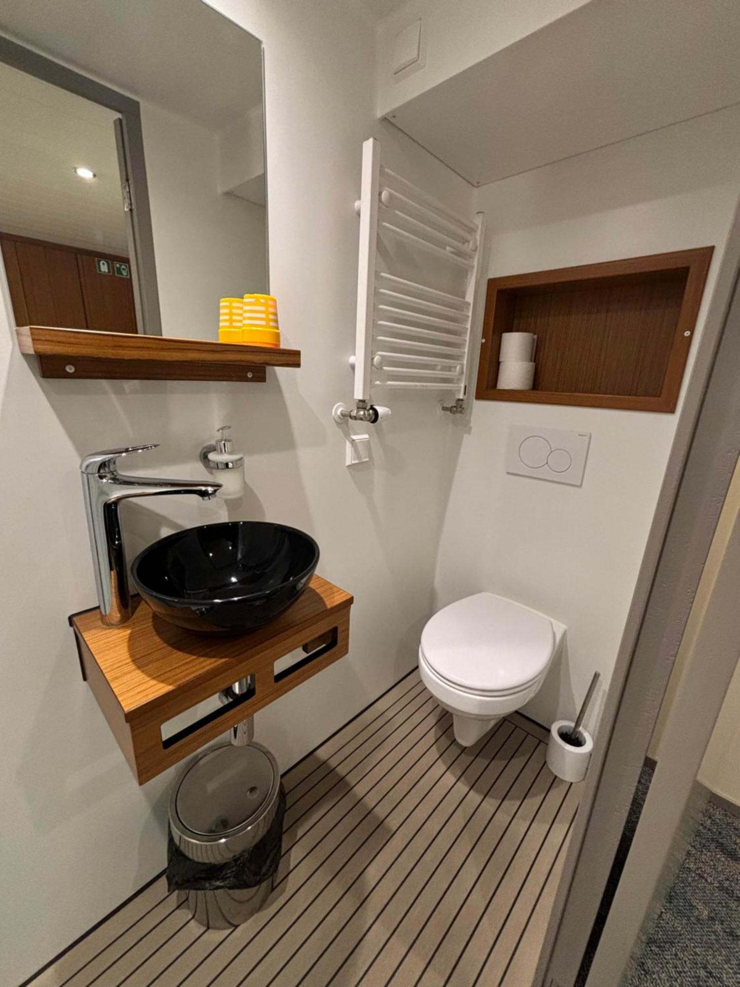 Hotelboat Iris Гронінген Екстер'єр фото