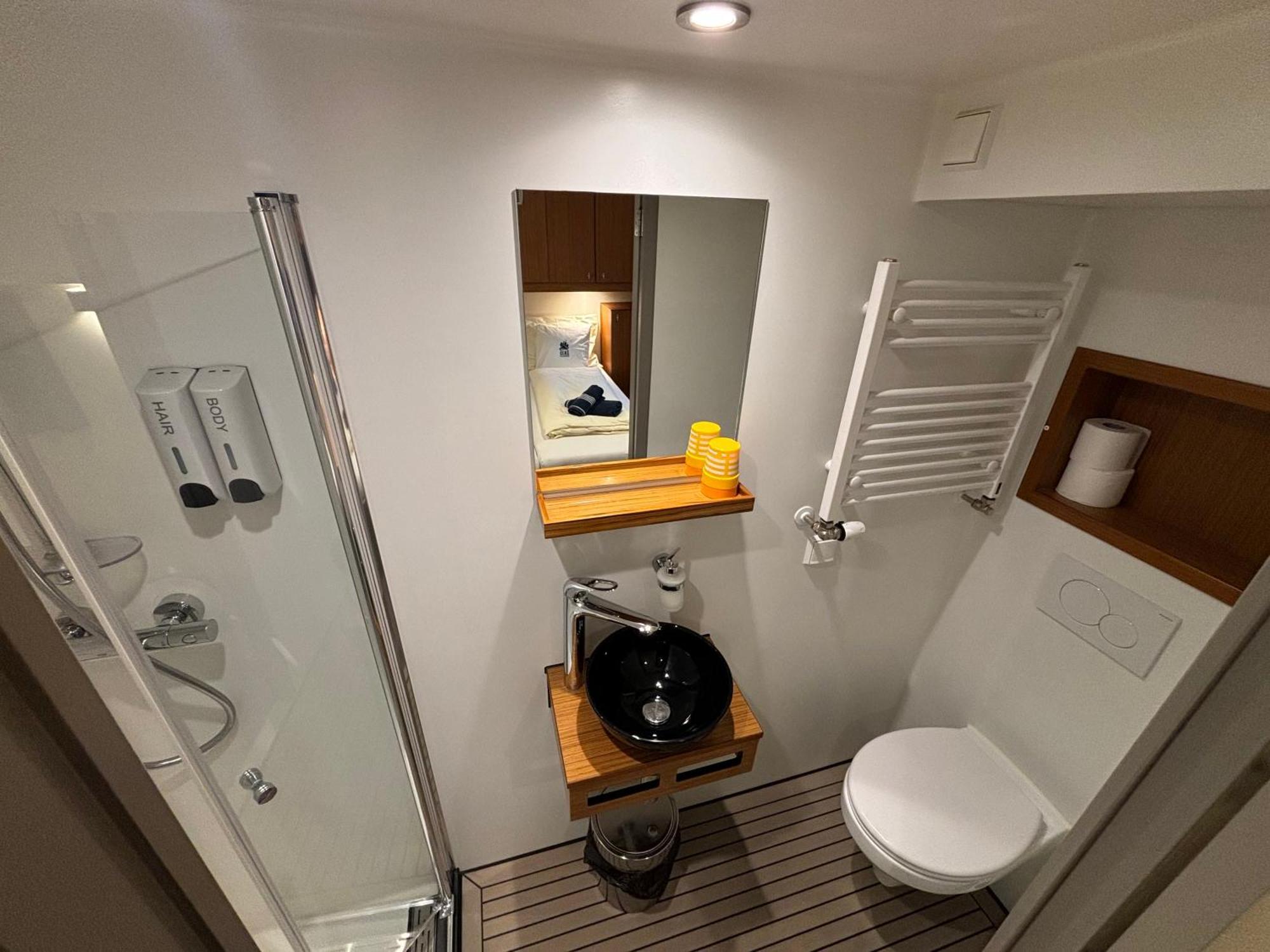 Hotelboat Iris Гронінген Екстер'єр фото