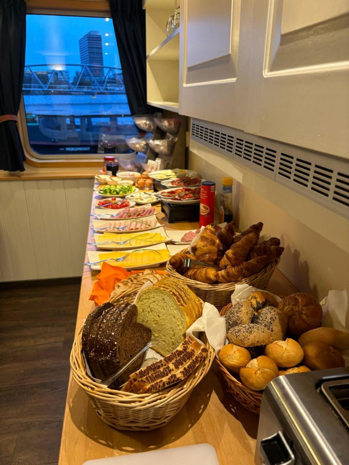 Hotelboat Iris Гронінген Екстер'єр фото